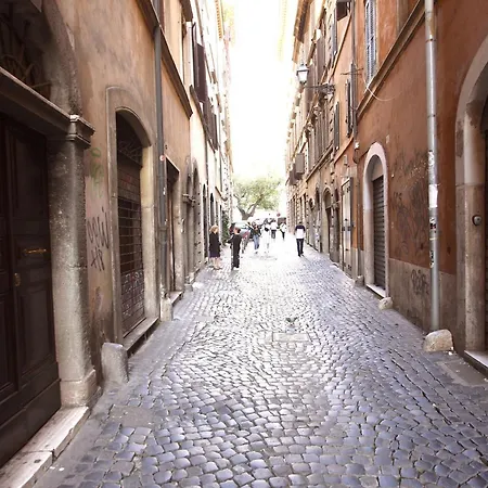 Floor In Campo De Fiori דירה